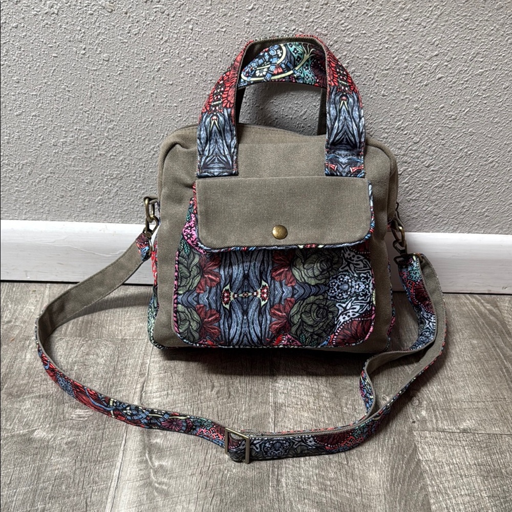 Black Butterfly Camo Green Canvas 2-Way Crossbody